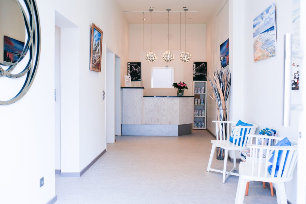 Telefonhörer in einer Praxis – Hinweis, dass Termine und Fragen in der Podologie-Praxis in Peine schneller telefonisch geklärt werden können.